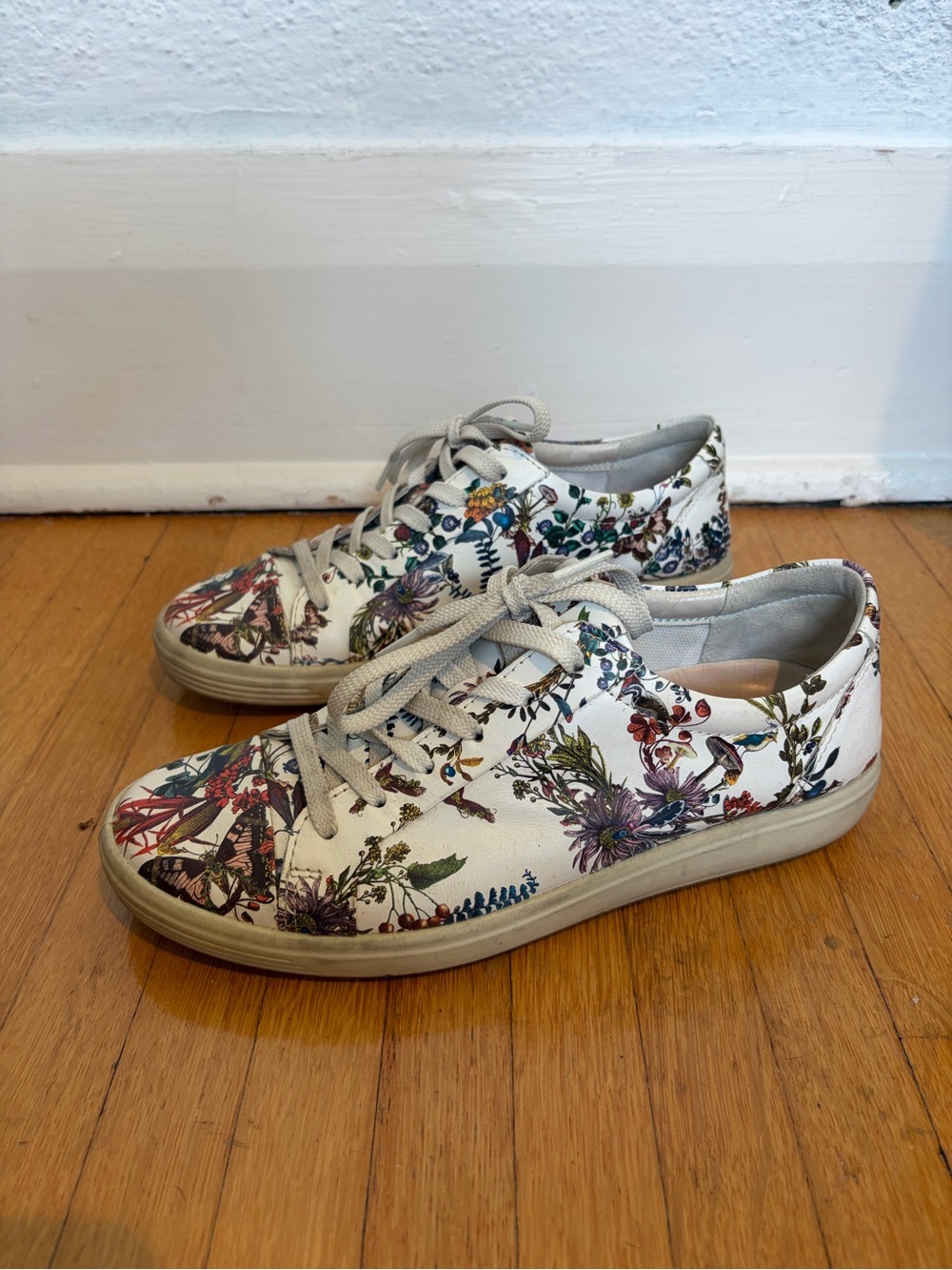 Ecco White Floral Print Lace-Up Leather Sneakers